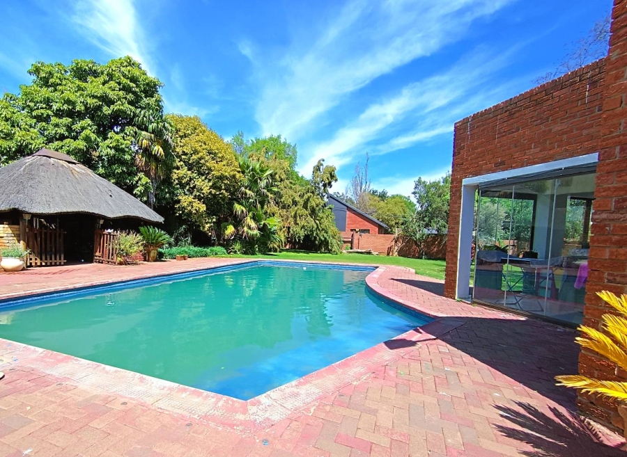 4 Bedroom Property for Sale in Langenhovenpark Free State
